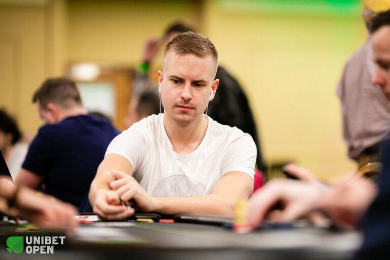 viktor-blom-net-worth-how-rich-is-isildur1-today-2022