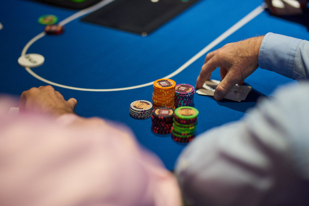 What Percent of Poker Players Make Money? (Guide)